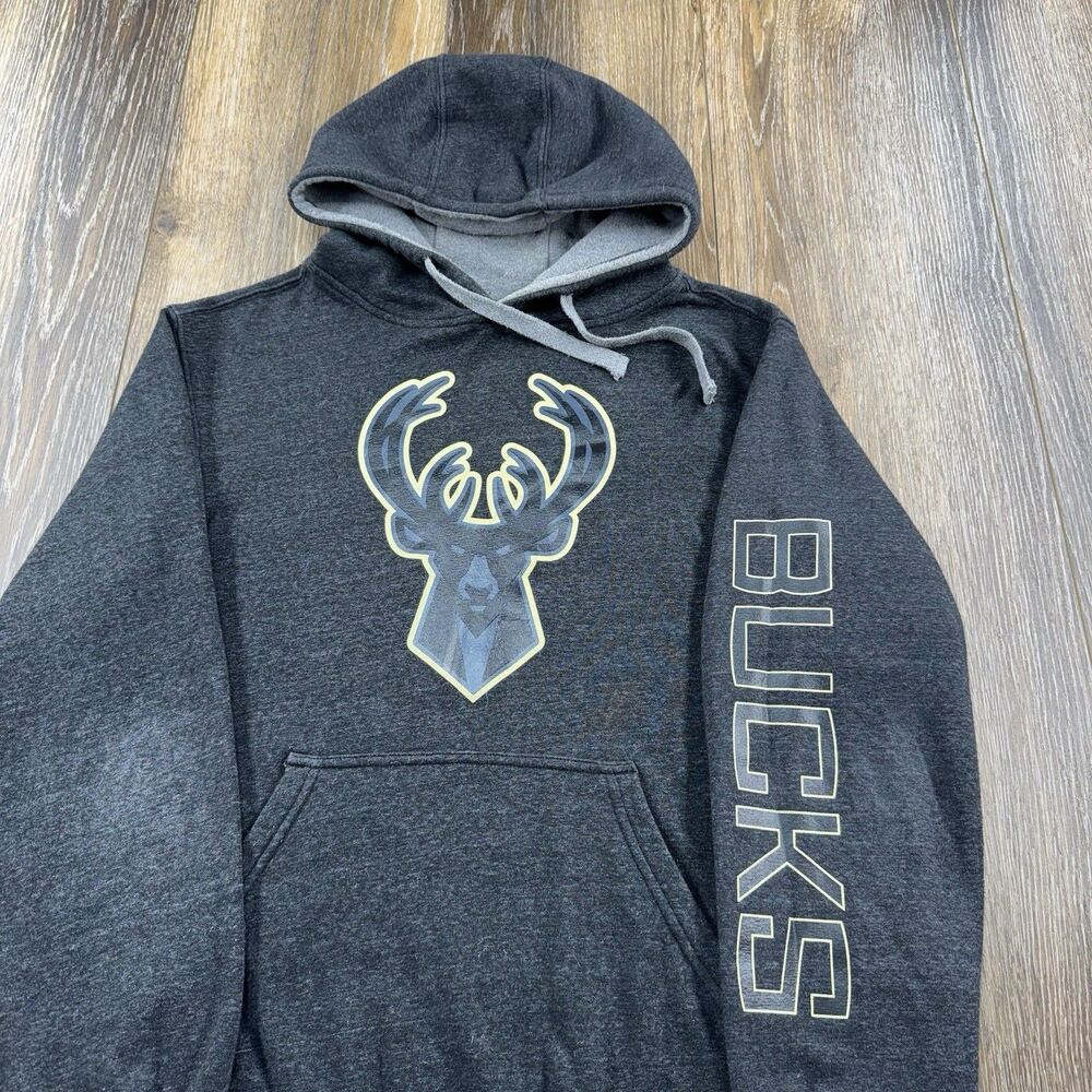 Milwaukee Bucks Hoodie Mens M Gray Sweatshirt NBA Basketball Y2K Logo Sweater U